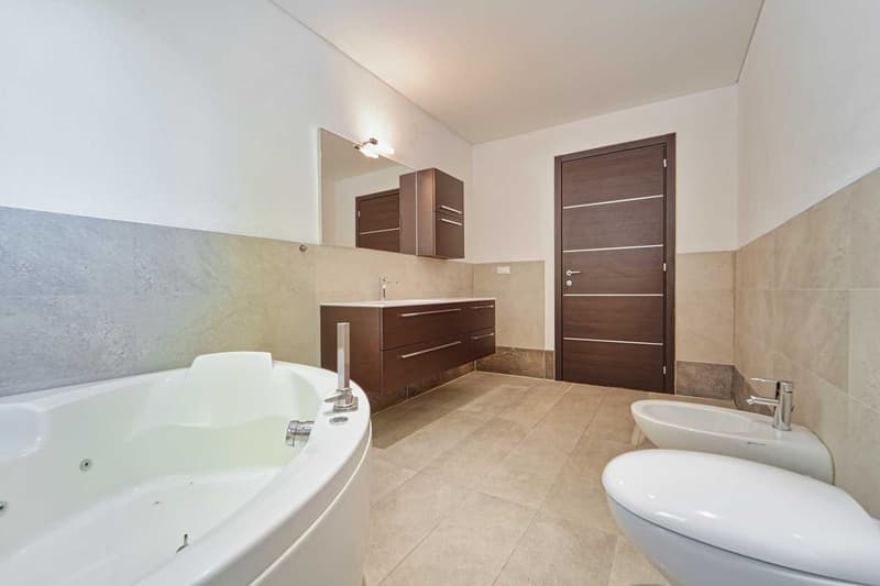 GEMÜTLICHE WOHNUNG IN CASTAGNOLA MIT SCHÖNEM SEEBLICK (8)