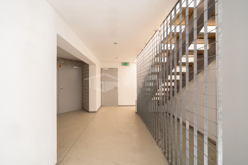 AMPI SPAZI COMMERCIALI E UFFICI (20)