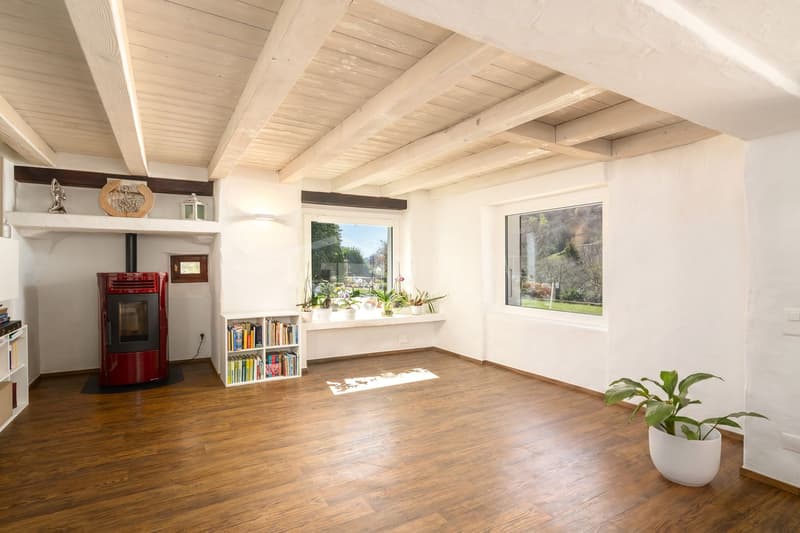UN'OASI DI PRIVACY: VILLA CON LAGHETTO E DEPENDANCE (4)