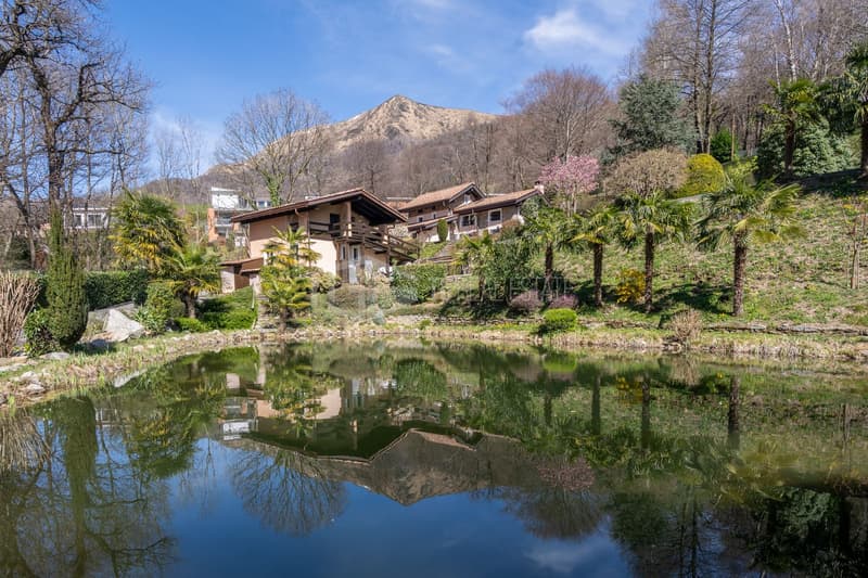 UN'OASI DI PRIVACY: VILLA CON LAGHETTO E DEPENDANCE (18)