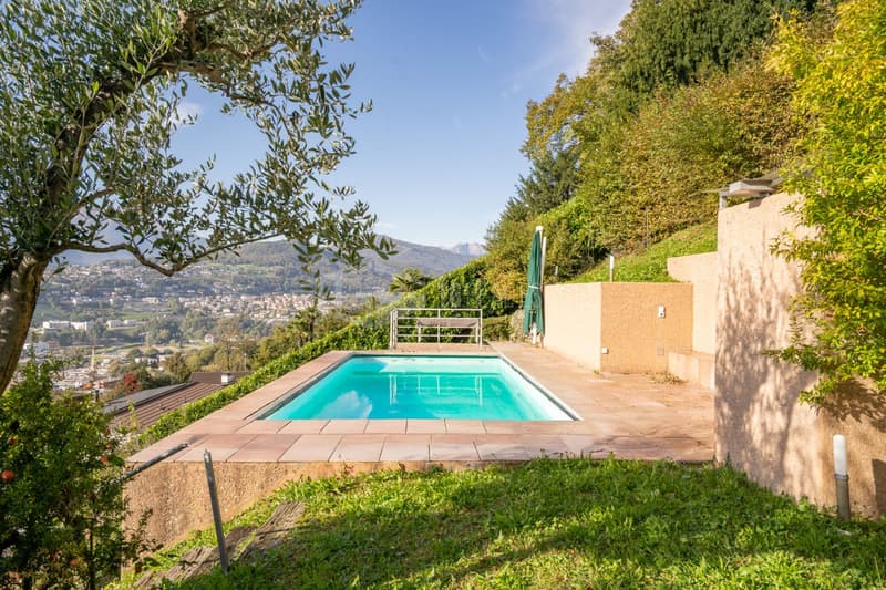 VILLA MIT POOL UND SEEBLICK (7)