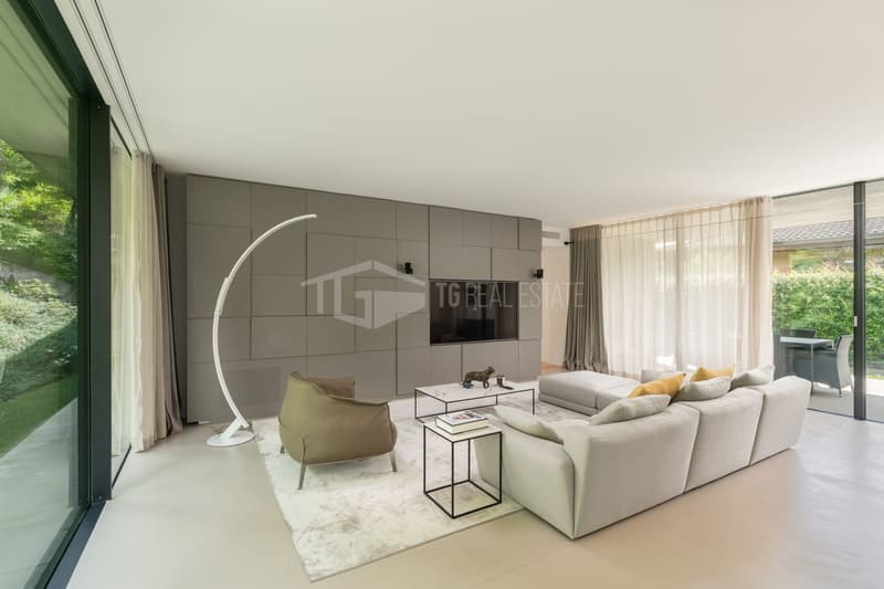 ELEGANTE MODERNE VILLA IM GRÜNEN (10)