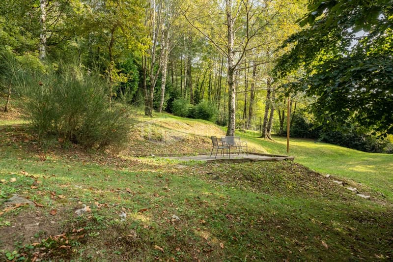 UN'OASI DI PRIVACY: VILLA CON LAGHETTO E DEPENDANCE (25)