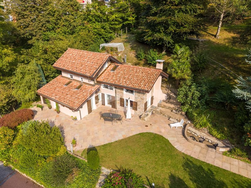 UN'OASI DI PRIVACY: VILLA CON LAGHETTO E DEPENDANCE (18)