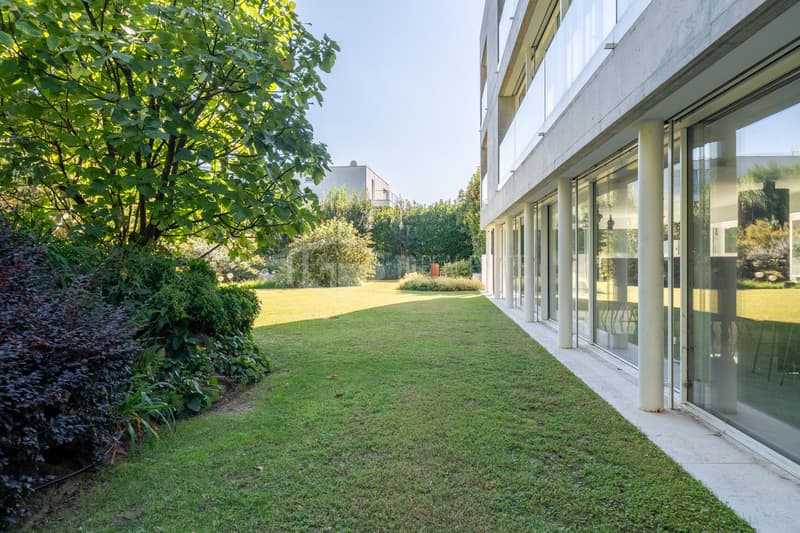 LUSSUOSA VILLA CON PISCINA E GIARDINO VICINO ALLA TASIS (39)