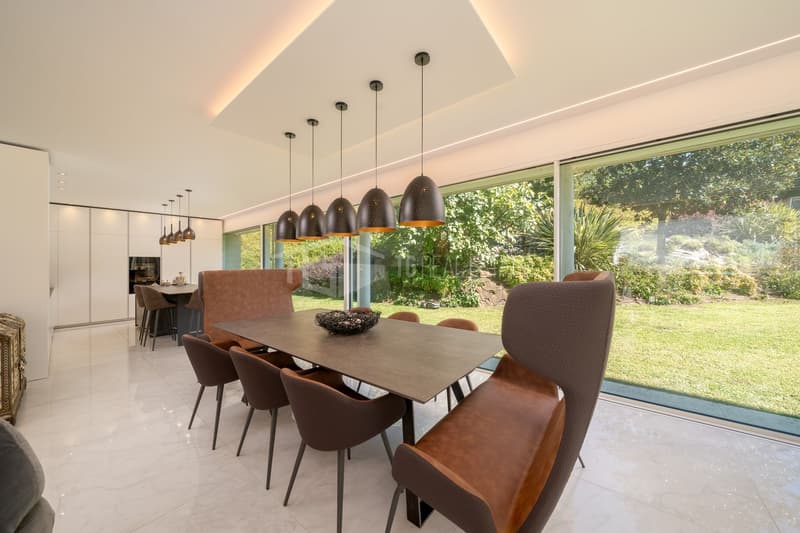 LUSSUOSA VILLA CON PISCINA E GIARDINO VICINO ALLA TASIS (6)