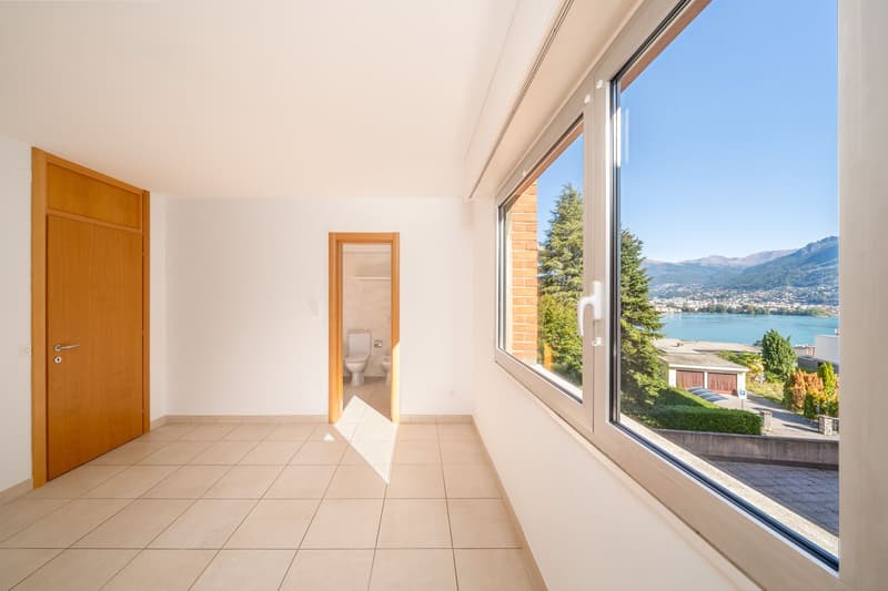 HELLES 3,5-ZIMMER-APARTMENT MIT BLICK AUF DEN SEE IN PARADISO (6)