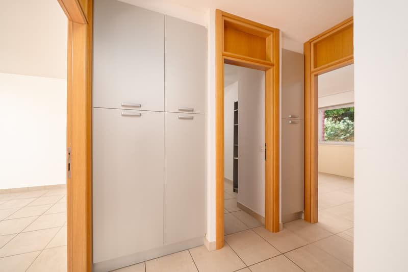 HELLES 3,5-ZIMMER-APARTMENT MIT BLICK AUF DEN SEE IN PARADISO (10)