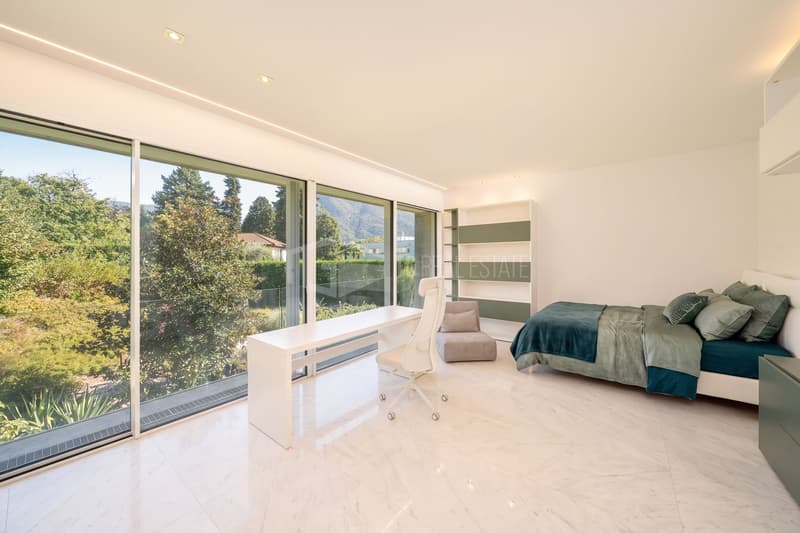 LUSSUOSA VILLA CON PISCINA E GIARDINO VICINO ALLA TASIS (21)