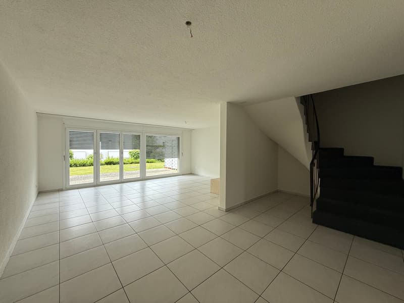 Charming 4.5-room maisonette apartment with garden in Freienbach (5)