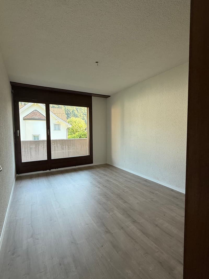 Charmant appartement en duplex de 4,5 pièces avec jardin à Freienbach (4)