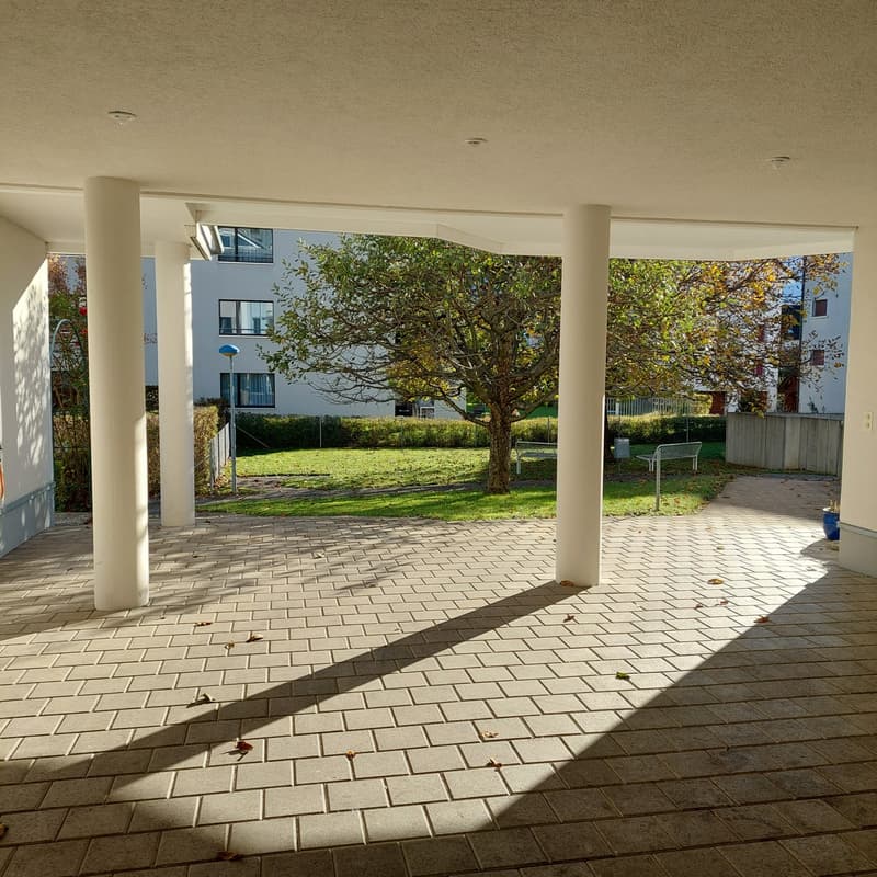 Ampio appartamento 5.5 locali in mansarda di standard da proprietario – con aria condizionata & 2 posti auto sotterranei (2)