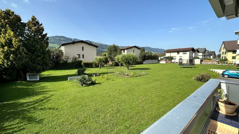 schöne 2.5-Zimmerwohnung im Hochparterre an ruhiger Lage mit Weitsicht (2)