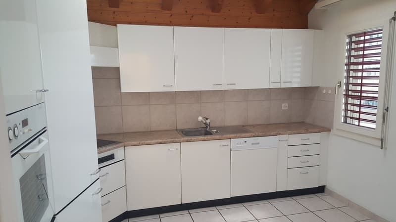 Grosszügige 4.5-Zimmer-Dachwohnung mit viel Charme im Herzen von Lachen (2)
