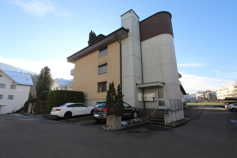 Vivre sur deux niveaux - Appartement de maisonnette attractif de 4,5 pièces avec place assise à l'extérieur à Freienbach (10)