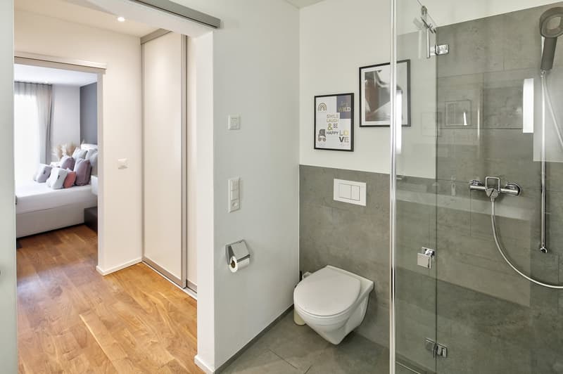 Grosse, exklusive 5.5 Zimmer-Gartenwohnung mit viel Umschwung (13)