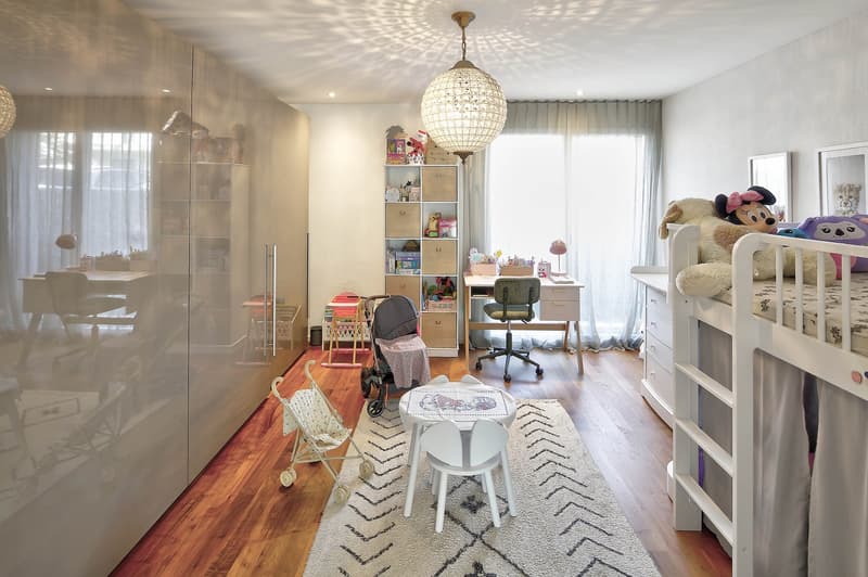 Grosse, exklusive 5.5 Zimmer-Gartenwohnung mit viel Umschwung (15)