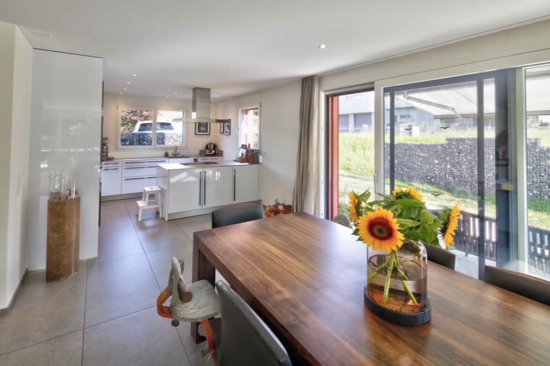 Grosse, exklusive 5.5 Zimmer-Gartenwohnung mit viel Umschwung (7)
