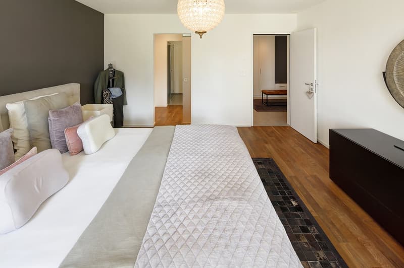 Grosse, exklusive 5.5 Zimmer-Gartenwohnung mit viel Umschwung (12)