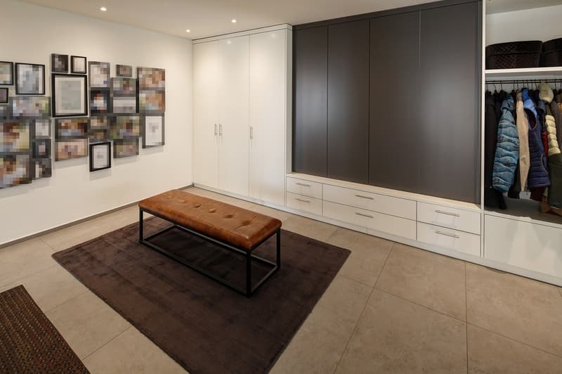 Grosse, exklusive 5.5 Zimmer-Gartenwohnung mit viel Umschwung (17)