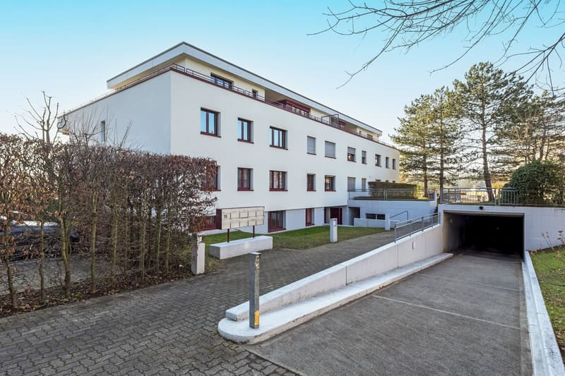 Parking spaces for rent in Reinach (1)