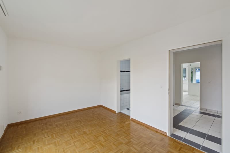 Appartement moderne 3.5 pièces avec balcon à Arlesheim (5)