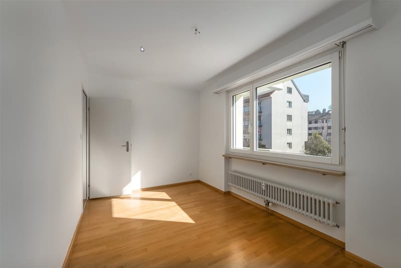 Beautiful and bright 4.5 room apartment in Binningen (11)