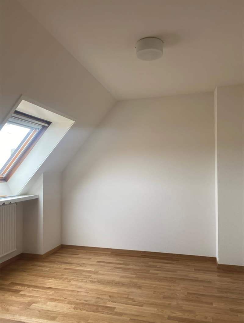 Ampio appartamento di 4.5 locali con balcone a Riehen (8)