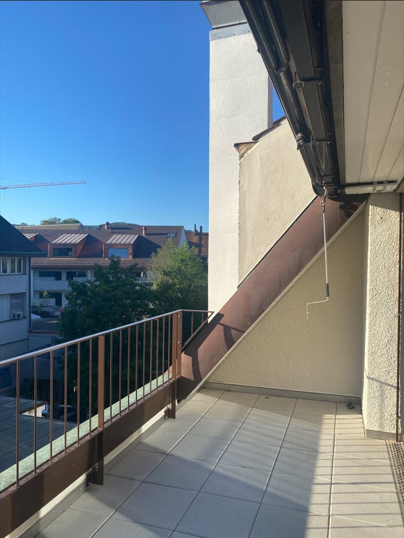 Ampio appartamento di 4.5 locali con balcone a Riehen (11)