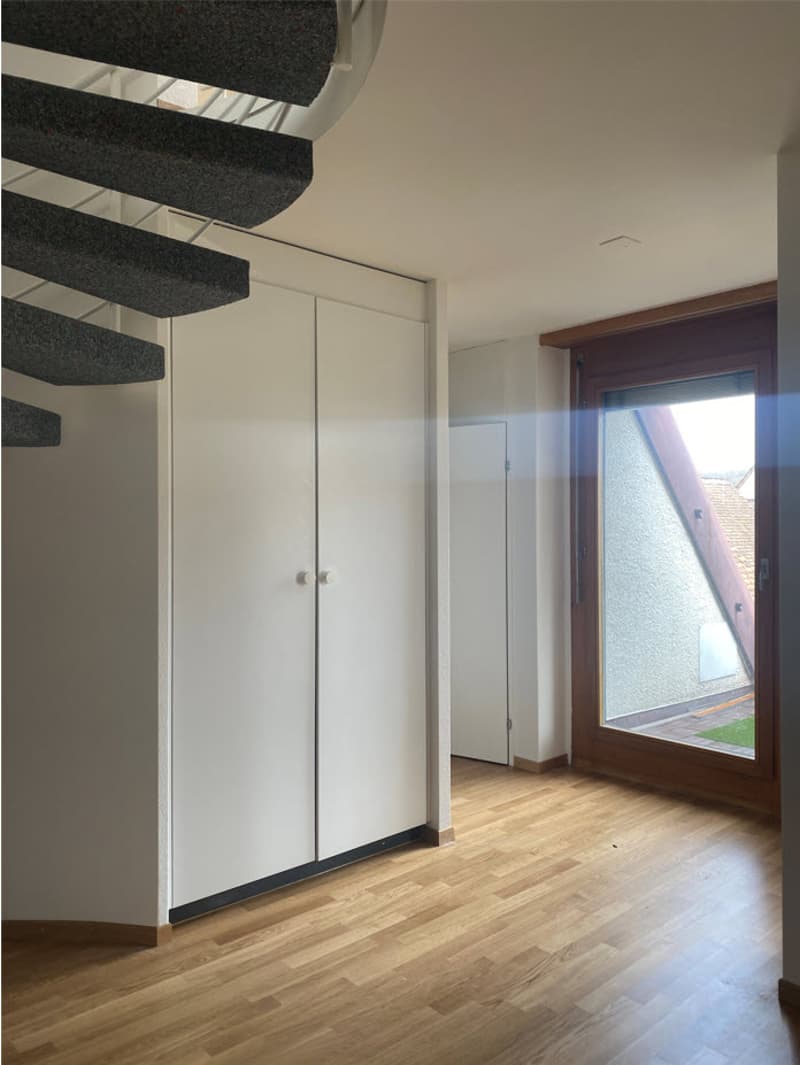 Ampio appartamento di 4.5 locali con balcone a Riehen (14)