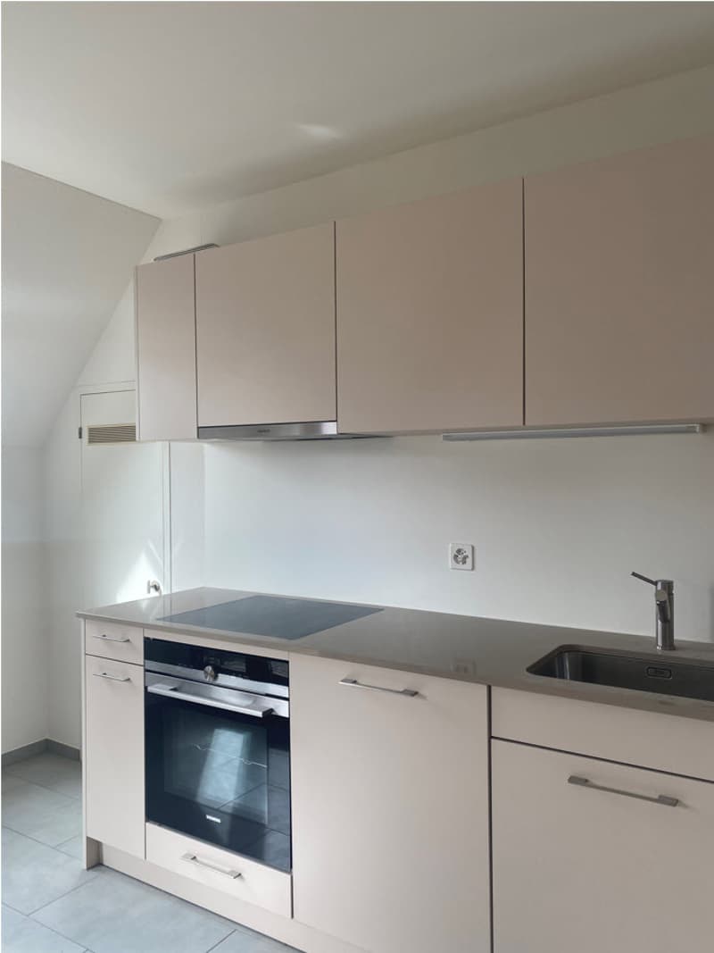 Ampio appartamento di 4.5 locali con balcone a Riehen (4)