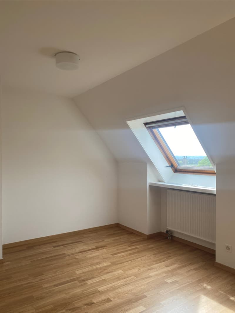 Ampio appartamento di 4.5 locali con balcone a Riehen (10)