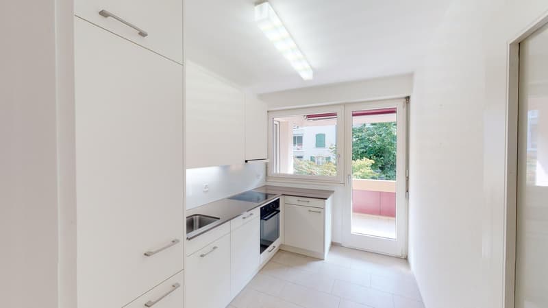 Appartamento 3.5 locali ristrutturato di alta qualità con vista sul verde (2)