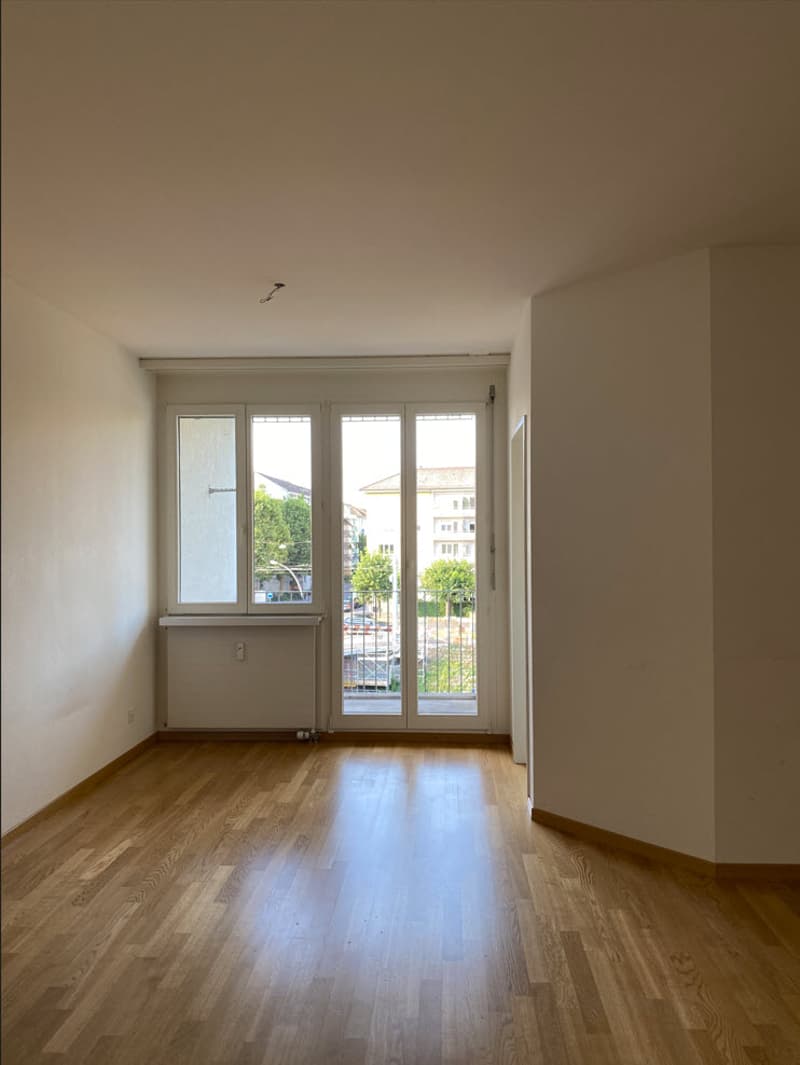 Près du centre commercial Stücki - joli appartement 2.0 pièces (4)