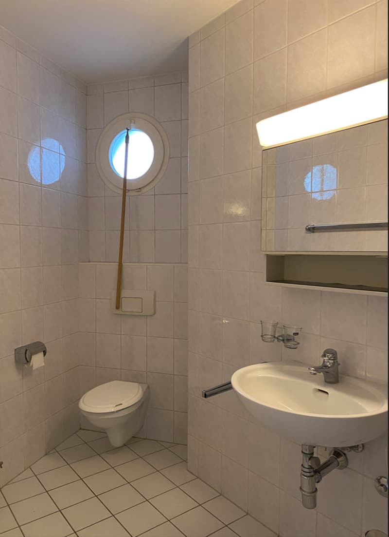 Près du centre commercial Stücki - joli appartement 2.0 pièces (3)