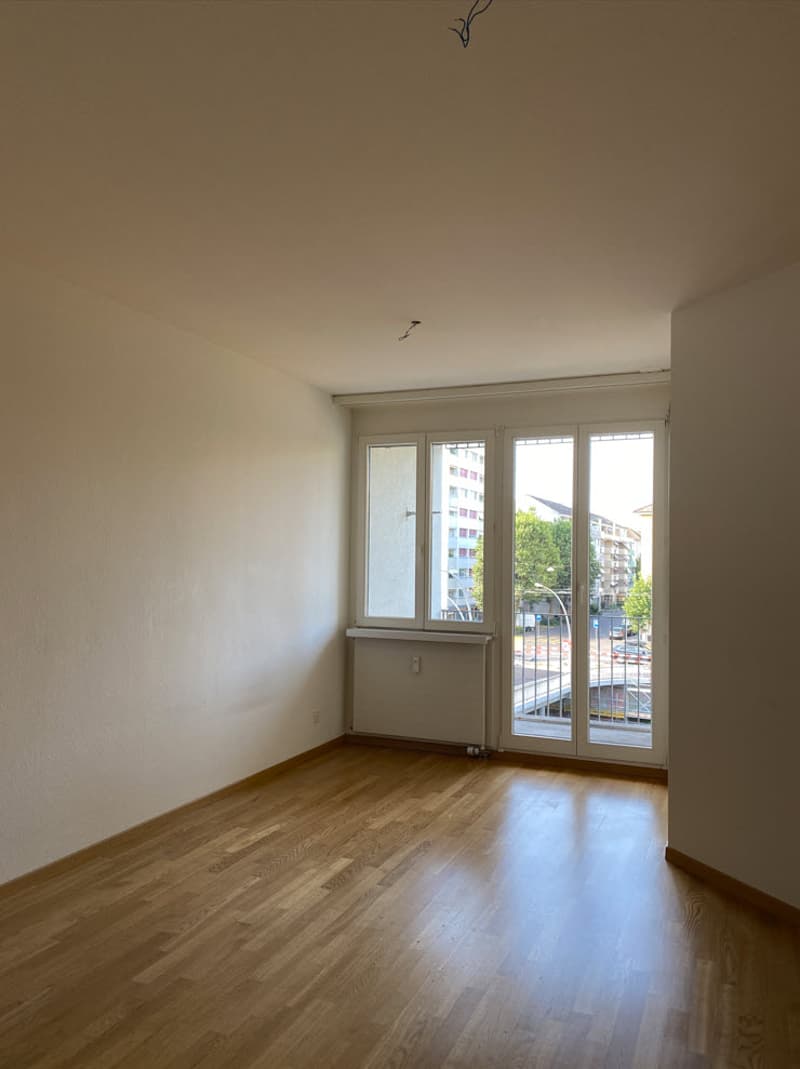 Près du centre commercial Stücki - joli appartement 2.0 pièces (5)