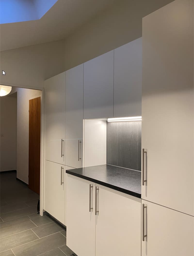 Top sanierte, gemütliche 2.0 Zimmer-Dachwohnung - ruhig gelegen (2)