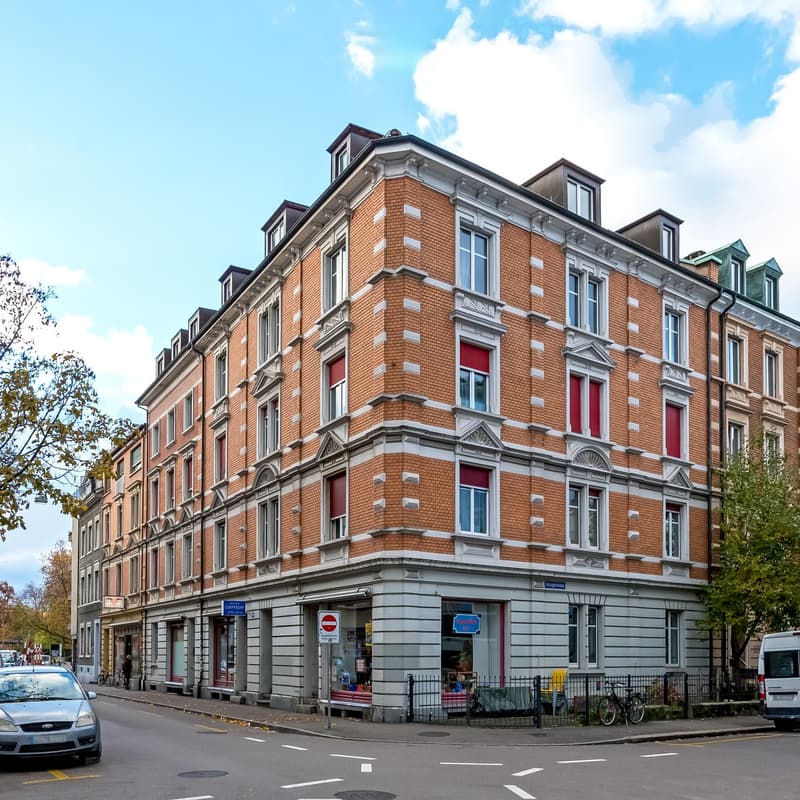 Gemütliche 2.5 Zimmer-Altbau-Dachwohnung (1)