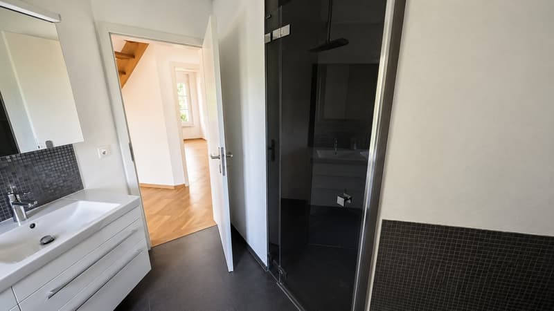 Spacious 8-room single-family house with annex and garage in a quiet location in Gümligen (10)