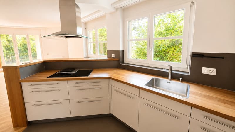 Spacious 8-room single-family house with annex and garage in a quiet location in Gümligen (4)