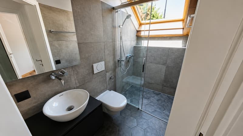 Spacious 8-room single-family house with annex and garage in a quiet location in Gümligen (15)