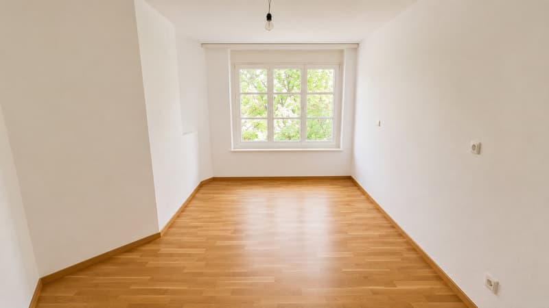 Spacious 8-room single-family house with annex and garage in a quiet location in Gümligen (11)