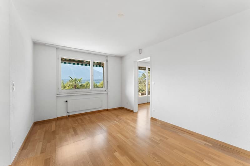 Charmante 3.5-Zimmer-Terrassenwohnung mit traumhaftem Seepanorama in Oberhofen am Thunersee (11)