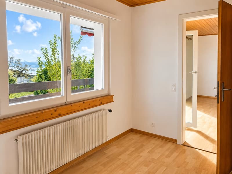 Charmantes Einfamilienhaus mit Studio und traumhafter Seesicht – Wohnen über dem Thunersee (4)