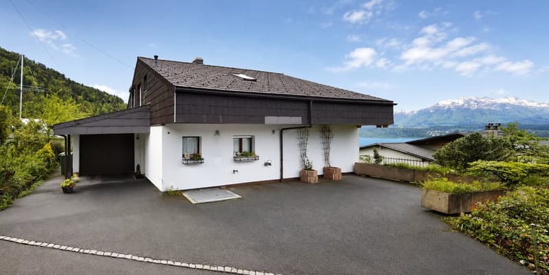 Charmantes Einfamilienhaus mit Studio und traumhafter Seesicht – Wohnen über dem Thunersee (12)