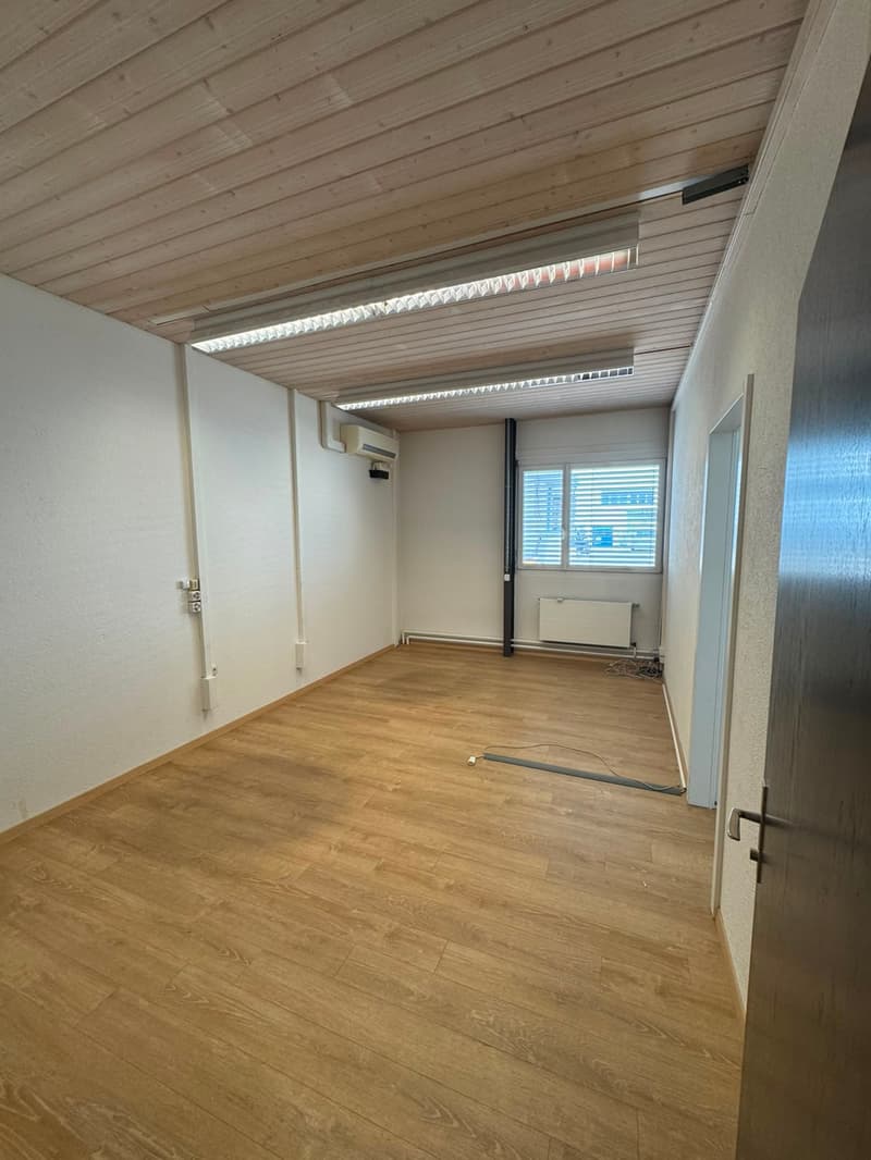 Spazi flessibili di ufficio e produzione in una posizione attraente a Gossau ZH (7)