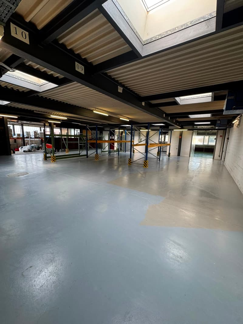 Spazi flessibili di ufficio e produzione in una posizione attraente a Gossau ZH (2)