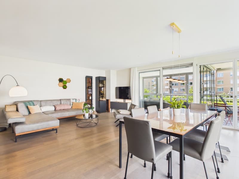Bright 4.5-Room Minergie Apartment with Winter Garden and Balcony (2)