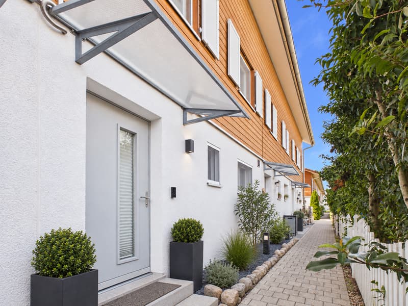 Grosszügiges 5.5-Zimmer-Reihenhaus mit privatem, beheiztem Pool (18)