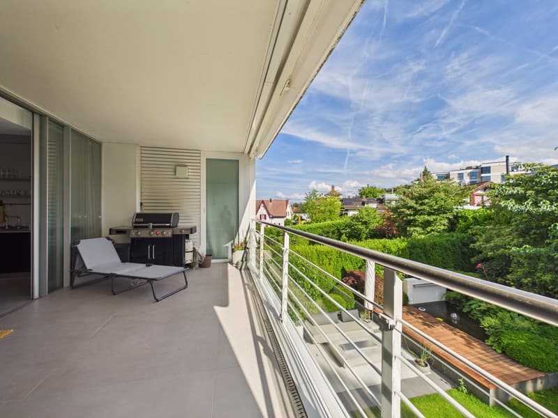 5.5-room Light Filled Loft with Lake Zurich Views Single Level & Open (15)